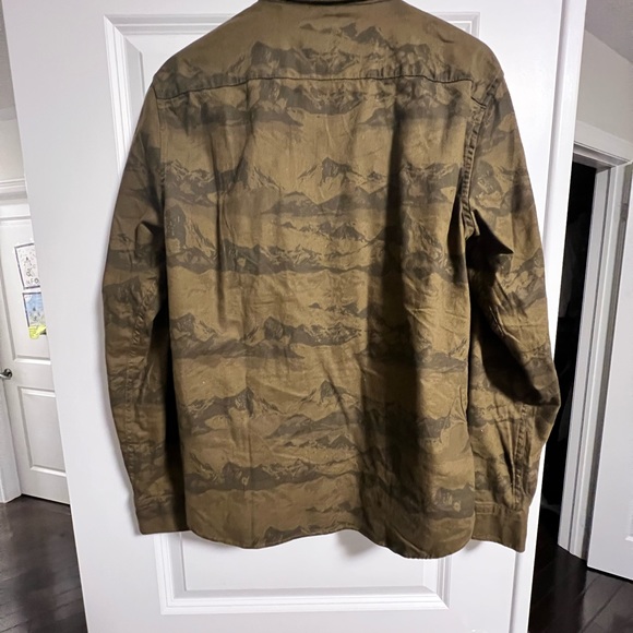 Men’s Banana Republic Medium Button down- New condition. Worn once. - Picture 3 of 3